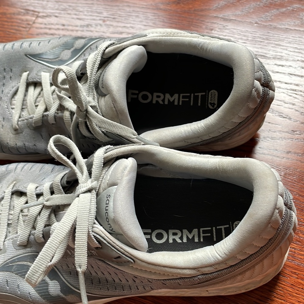Saucony Sneakers Form Fit Size 10 NOT used for running but every day sneaker - Picture 4 of 6